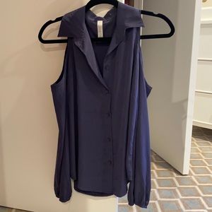 Lucky Day button down collared shirt size Small